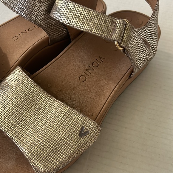 Vionic "Raz Metallic" Gold Adjustable Platform Wedge Sandals 10 - Picture 2 of 7